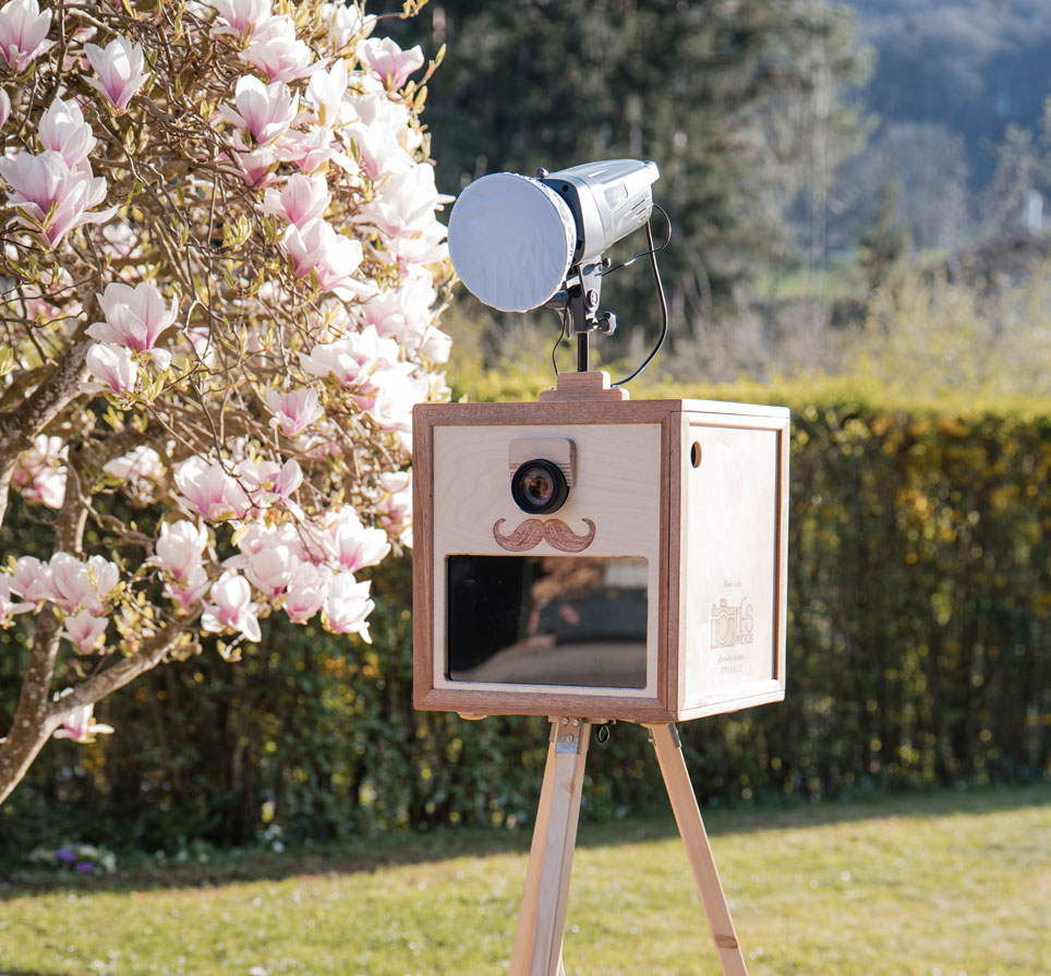 Fotobox mit Canon-Systemkamera und Profi-Drucker für Hochzeiten und Events